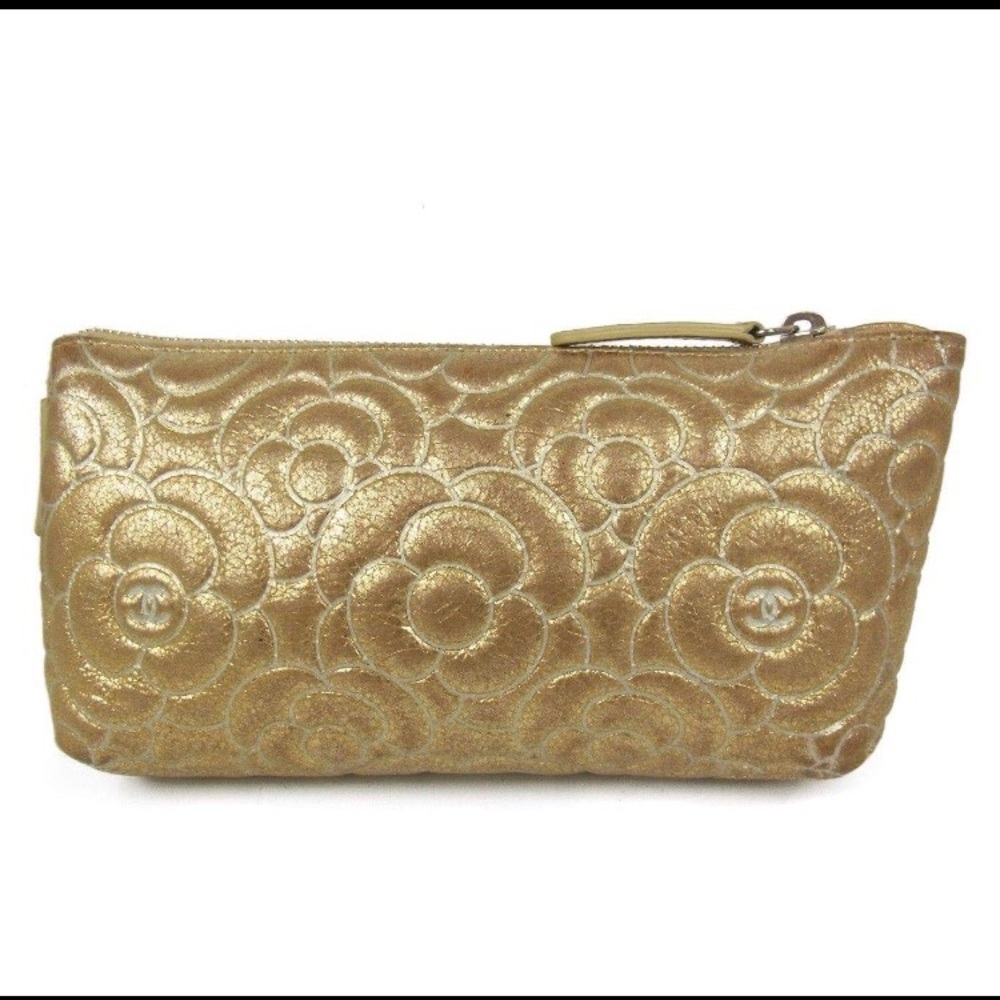 CHANEL 💯% authentic camellia shiny leather pouch - Picture 5 of 8